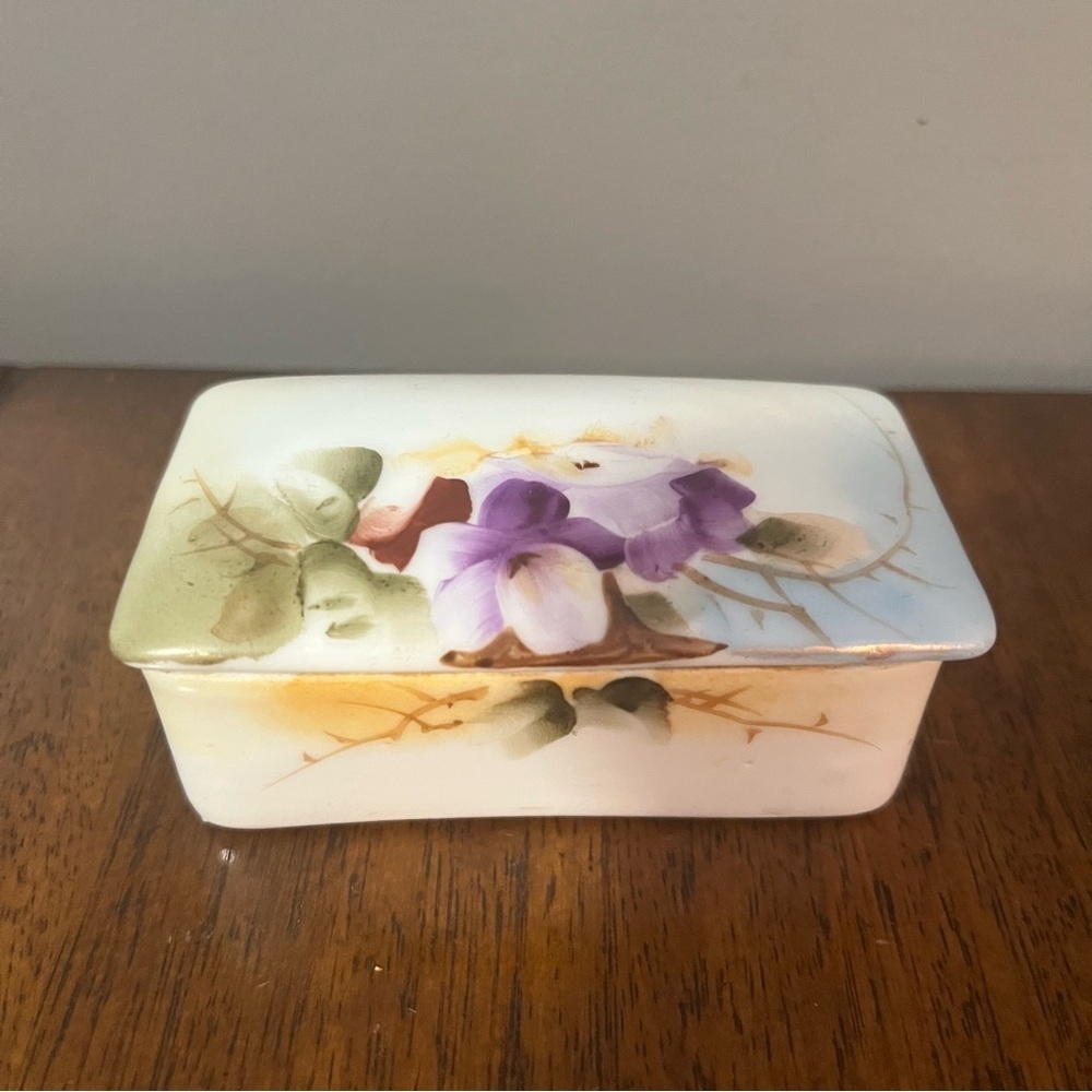 LEFTON vintage trinket box.